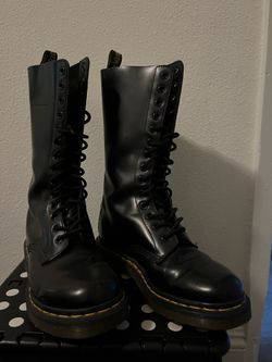 Doc Martens women’s 6