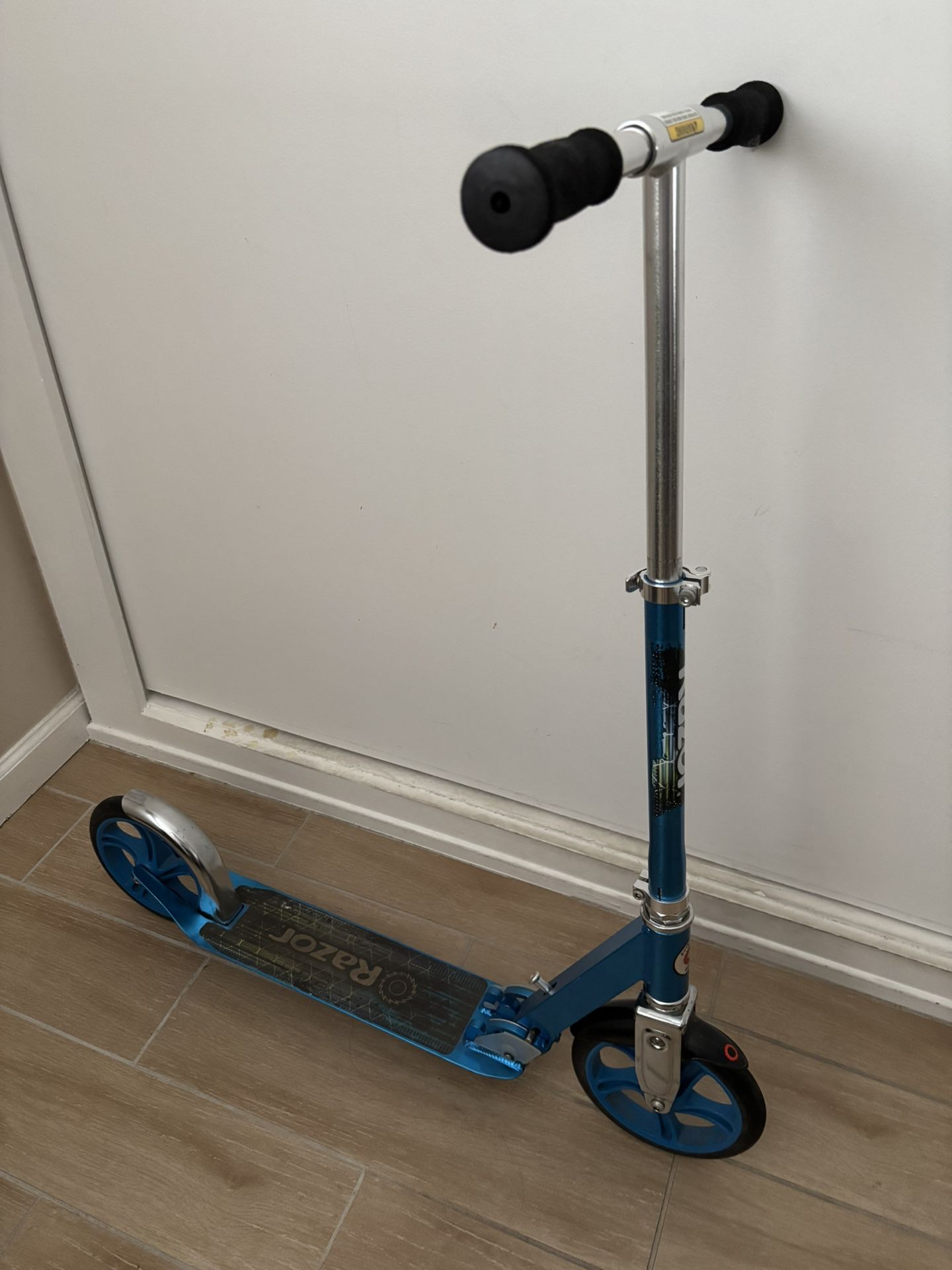 Blue Razor A5 Lux Kick Scooter