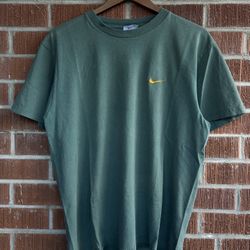 Vintage 90s Men’s Nike Essential Olive Green Faded T-shirt