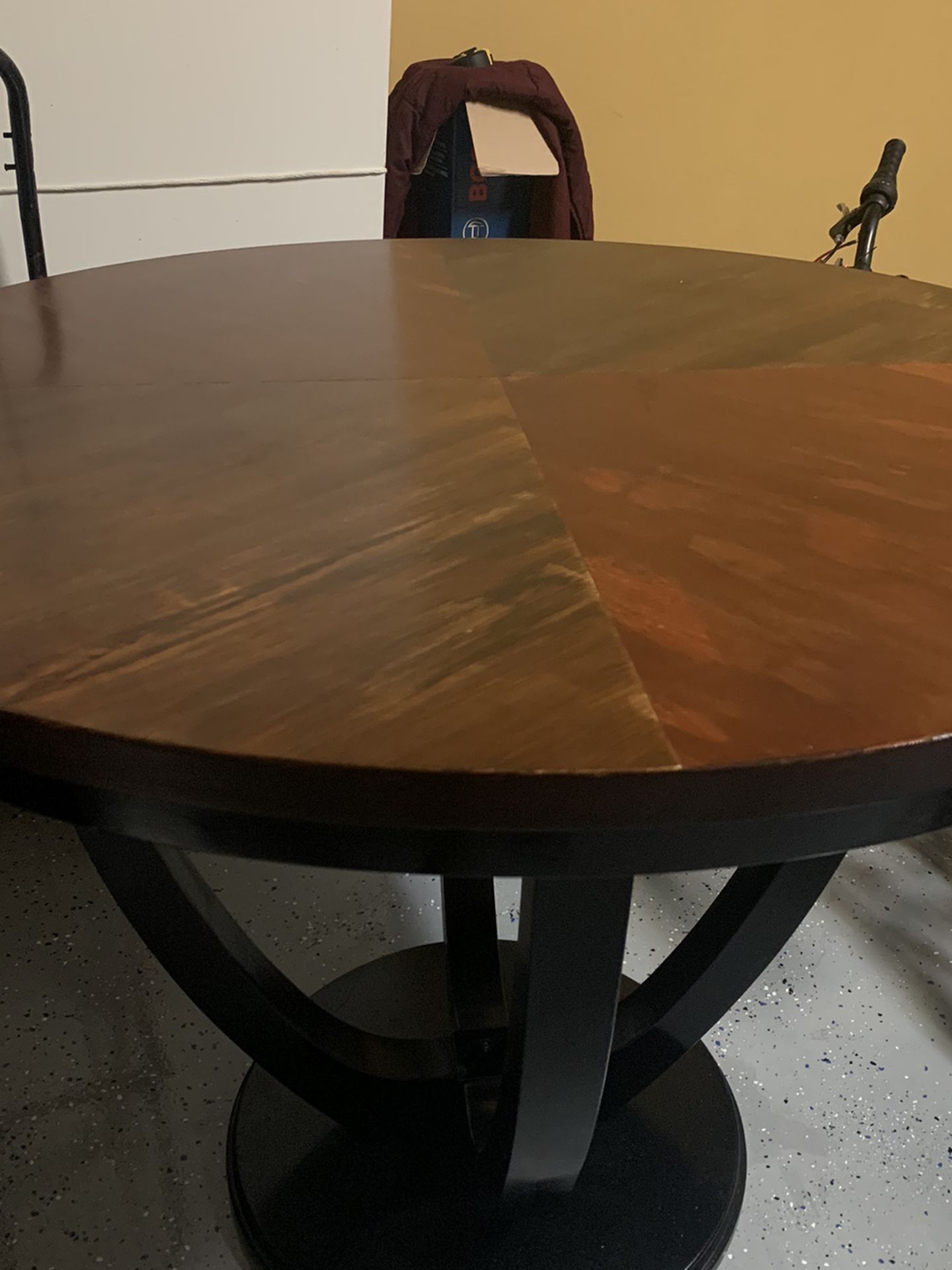 Brown Rustic Table With 5 Chairs Set