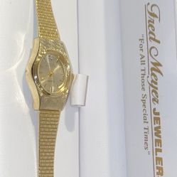 Beautiful Never Worn Gold Accent Ladies Watch