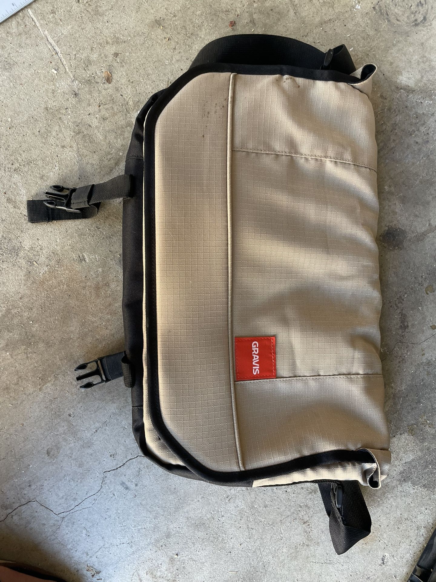 Gravis Messenger Bag (Never used)