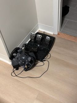 Logitech g923 steering wheel with pedals