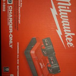 Milwaukee M18 Dual Bay Simultaneous Rapid Charger