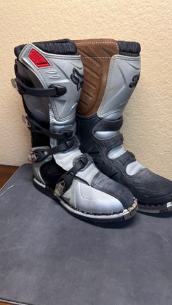 FOX RACING VERY RARE GARD TO FIND NEW TRACKER JR MODEL SILVER COMP BOOTS YOUTH SIZE K7