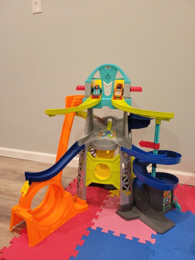 Fisher Price/ Hot Wheels Race Track