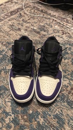 Selling my white and purple Nike air Jordan men’s size 9