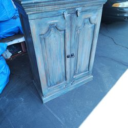 Cabinet With Shelves Inside