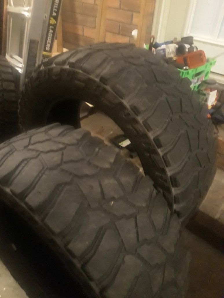 2 Cooper MT 305/55/20 (50% Tread Left) Can Mount And Balance
