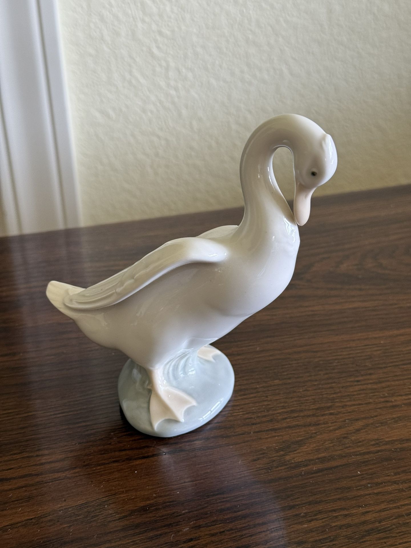 Lladro Nao Swan