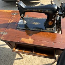 Singer Sewing Machine 