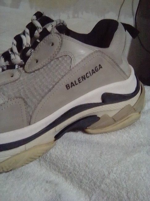 BALENCIAGA .
