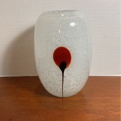 White Mottled Art Glass Vase Ox Blood Red Flower Hand Blown 7“ X 5“ L11