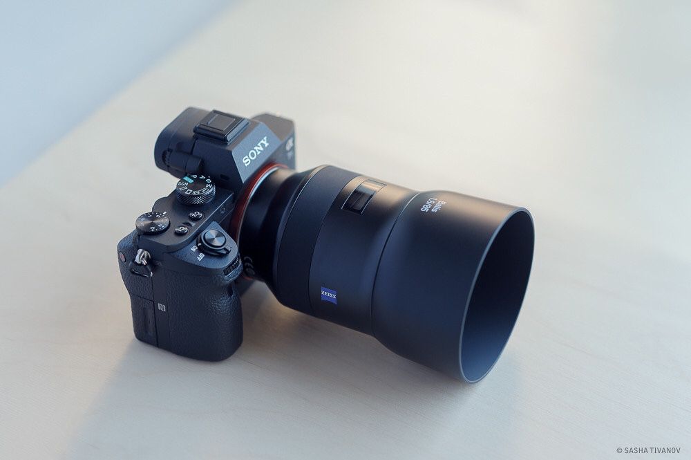 Zeiss Batis 85mm lens - LIKE NEW
