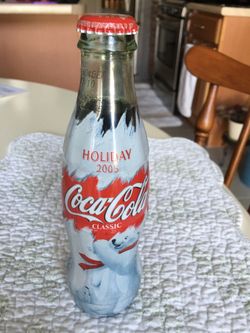 Coca-Cola classic Holiday 2005 8 ounce bottle unopened