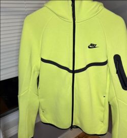 Lmk brand new size medium Nike tech