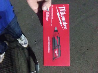 Milwaukee M12 Cordless Rotary Tool (brand new)