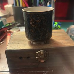  pair of Kutani ware Japanese teacups, also known as yunomi, with lids. 