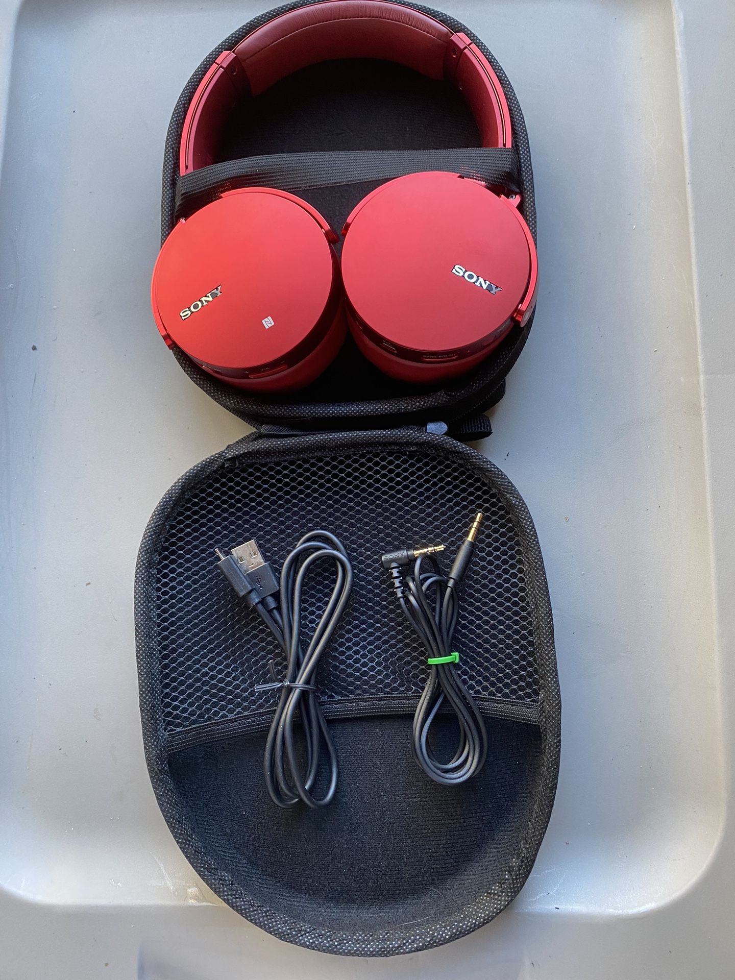 Sony MDR-XB950BT Extra Bass Wireless Headphones