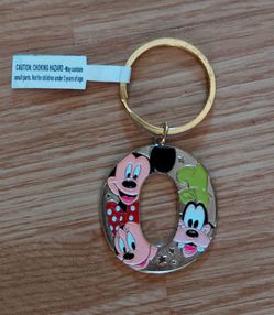 Disneyland Keychain letter O