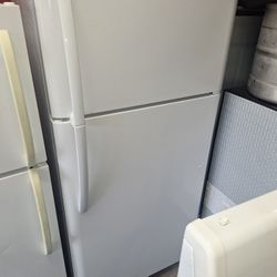 FRIGIDAIRE,  APARTMENT SIZE REFRIGERATOR (DELIVERED)