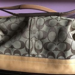 Vintage Coach Women’s Signature Logo Leather 9363 Shoulder Bag Color Tan 