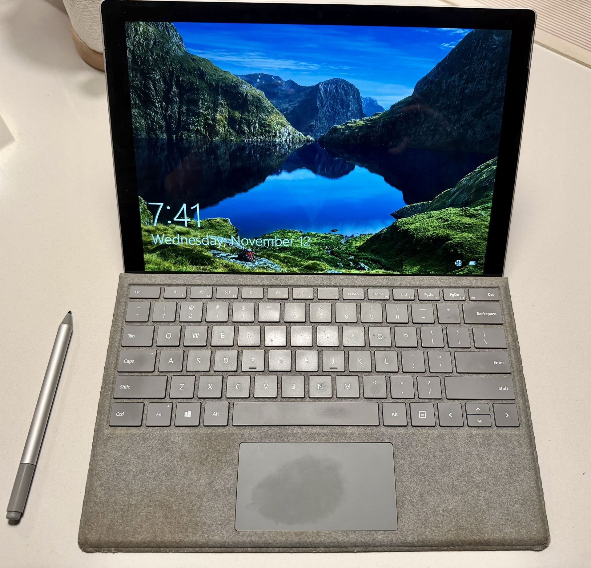Excellent condition Surface Pro 5 Bundle