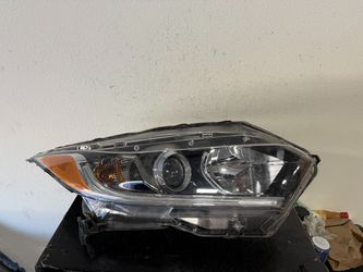 HONDA HRV RIGHT HEADLIGHT 2016