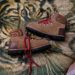 VINTAGE KINNEY BOOTS (SIZE 10) 