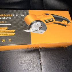 Box cutter cardboard USB