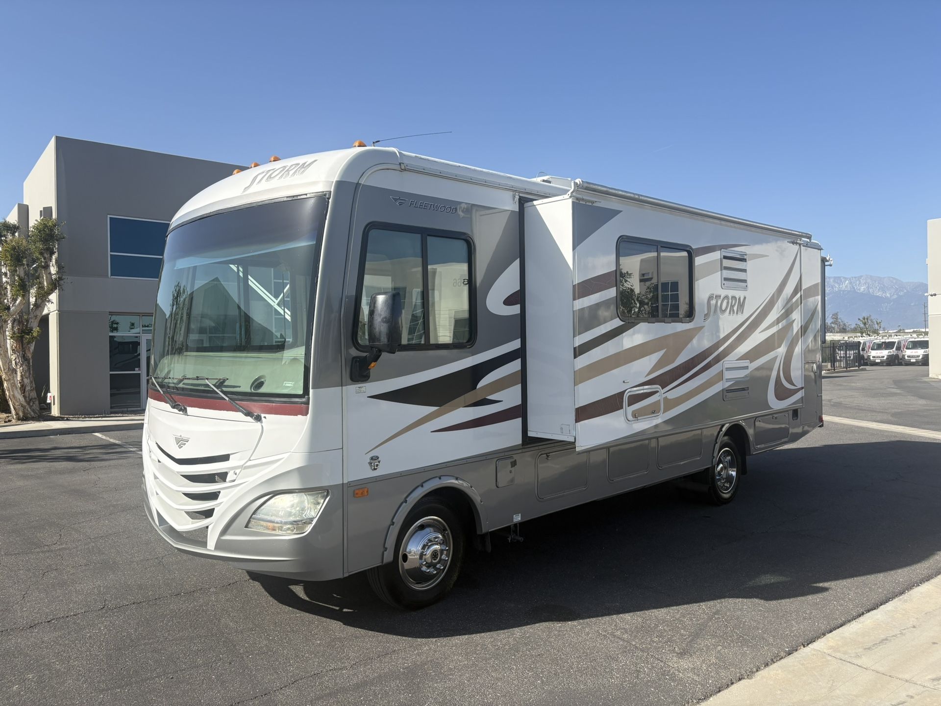 2013 Fleetwood Storm 28Ft 43K Miles W/2Slides Slps6 Leveling Jacks for ...