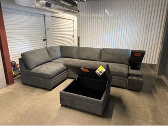 Brand New Thomasville Sectional Sofa Couch- Delivery Available