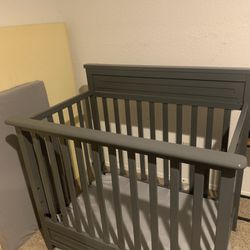 Mini Crib Convertible