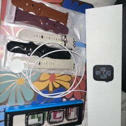Apple Watch SE (2nd Gen) 40mm + 6 Bands + Cases & Charms — Good Battery