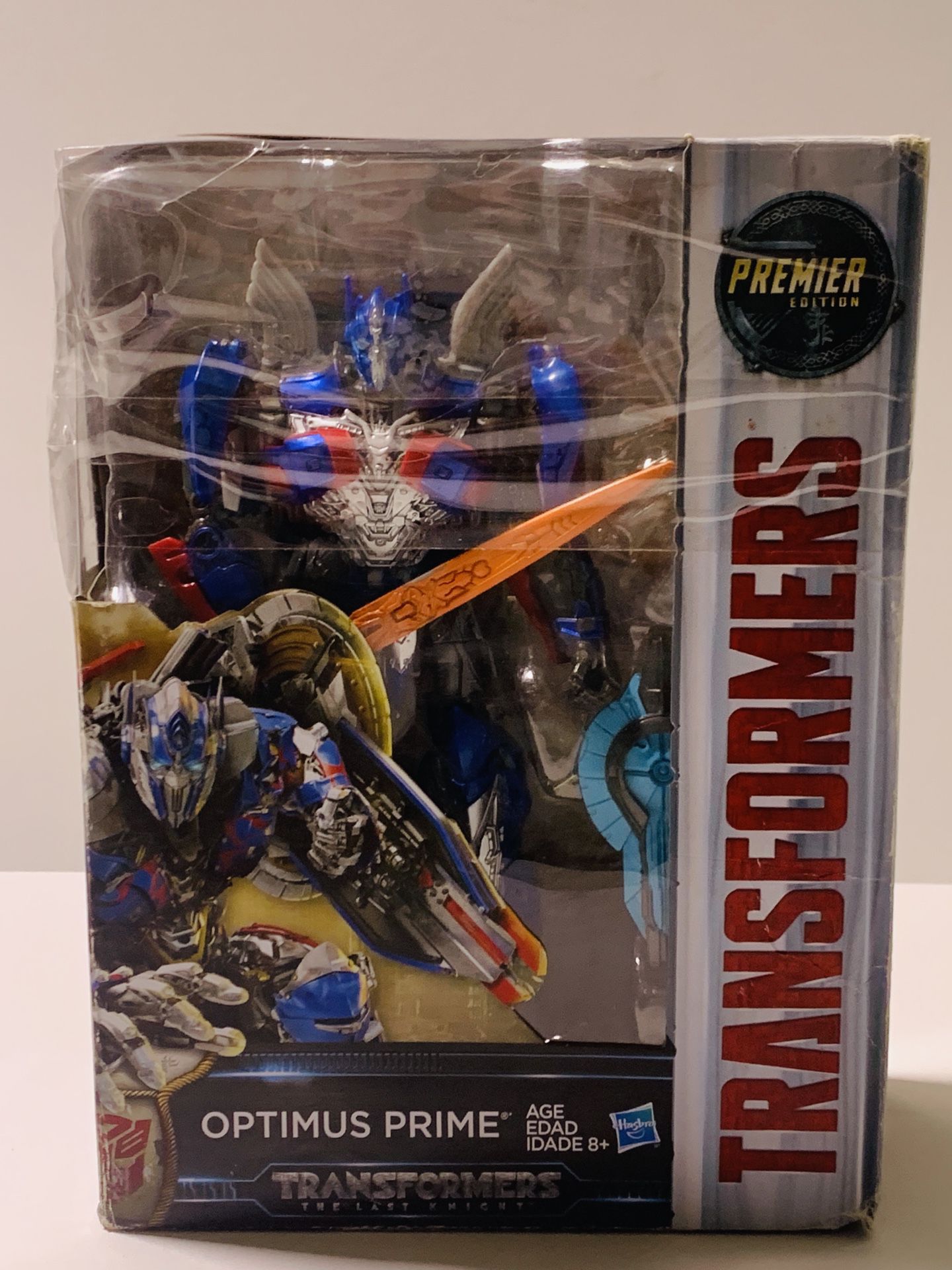 Hasbro Transformers The Last Knight Optimus Prime Premiere Edition Voyager Class Box is a little Damage but Figure is Great