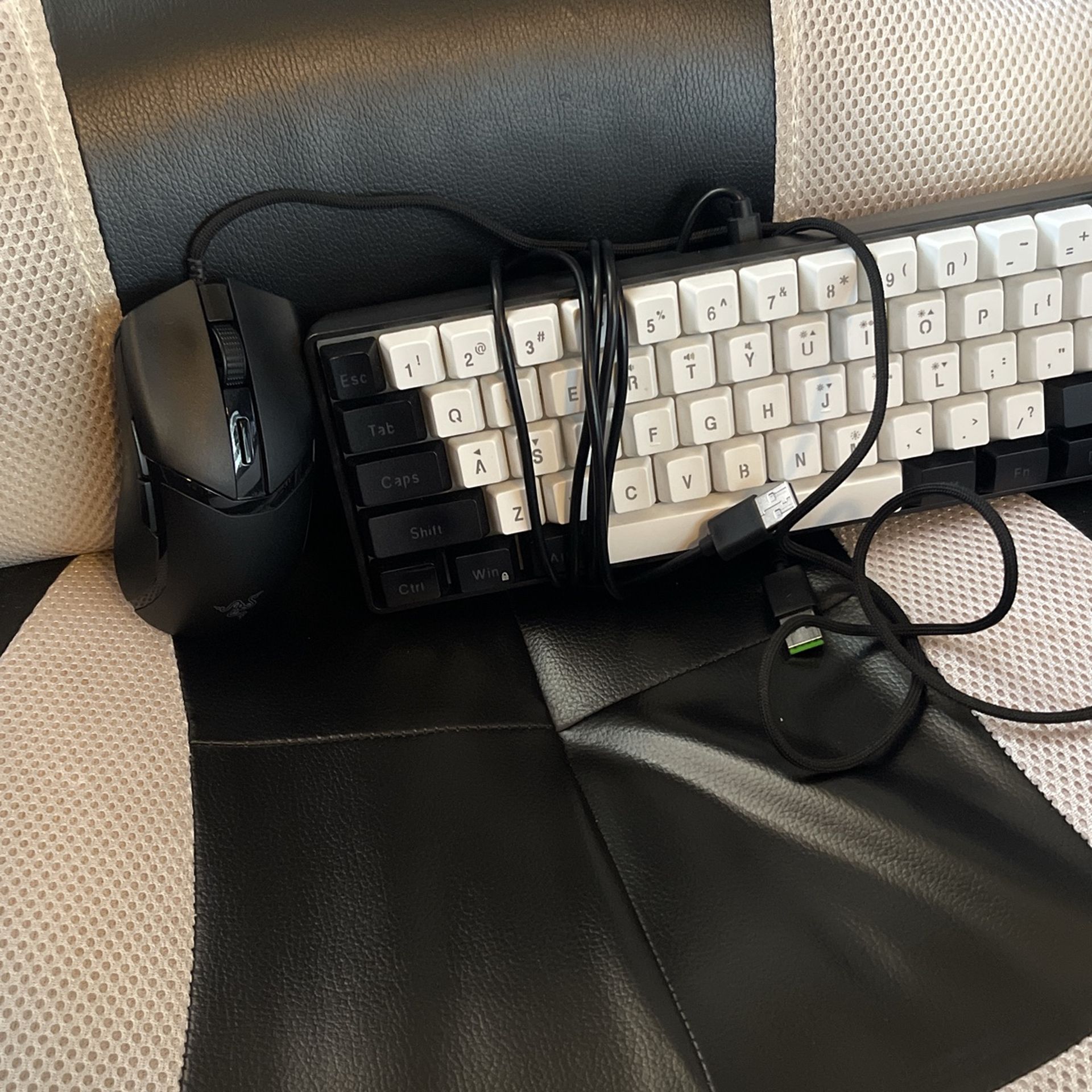 Razer Cobra Lightweight Optical Gaming Mouse with RGB Lighting and Snpurdiri RGB Keyboard