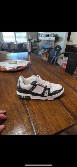 Louis vuitton shoe size 10  with box LV shoe trainer 1 of 1 worn around 3 times