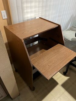 (Free delivery )Wood Computer Desk with Pull-Out Shelf