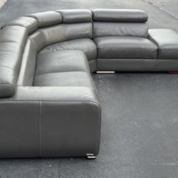 Sofa/Couch Sectional - Nicoletticalia - Leather - Delivery Available 🚛