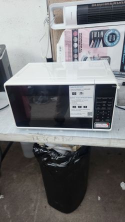 Mainstays 0.7 Cu ft Countertop Microwave Oven, 700 Watts,