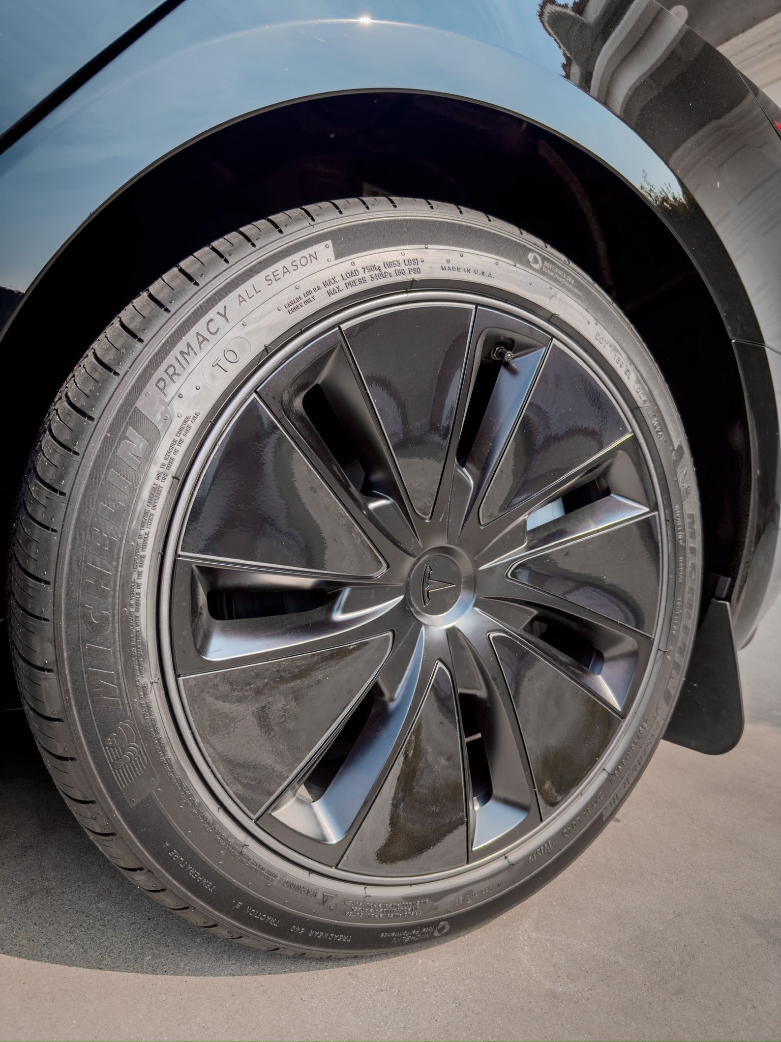 Gloss Black Tesla Model 3 Rim Vinyl Sticker