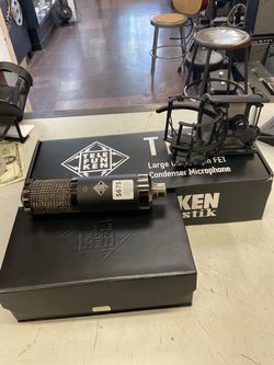 Telefunken TF17 FET Large Diaphragm Cardioid Condenser Microphone w/Shock Mount, Screen Papers, Case & Original Box