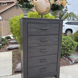 Gray Ashley 5 Drawer Dresser Chest of Drawers Furniture Excellent Condition 