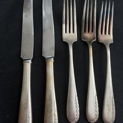 Wallace Silverplate 1934 Ultra Braided Wheat Pattern 5  Pieces Knives Forks