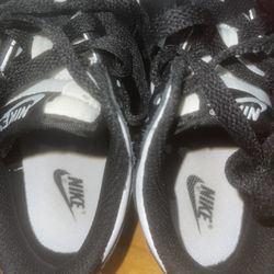 Kids Nike Dunks(Panda) SIZE 1Y
