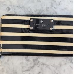 Kate Spade Zip Around Cream And Black Wallet