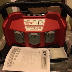 MILWAUKEE MULI BAY CHARGER 