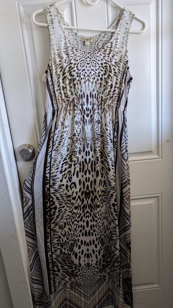 Womens Size M or 10-12, Long Summer Sleeveless Dress By One World - Live And Live, Brown & White, Polyester 94%, Spandex 6%, Elastic Under Bust, Rivet