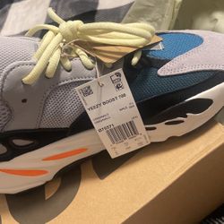 Yeezy 700 Size 8 