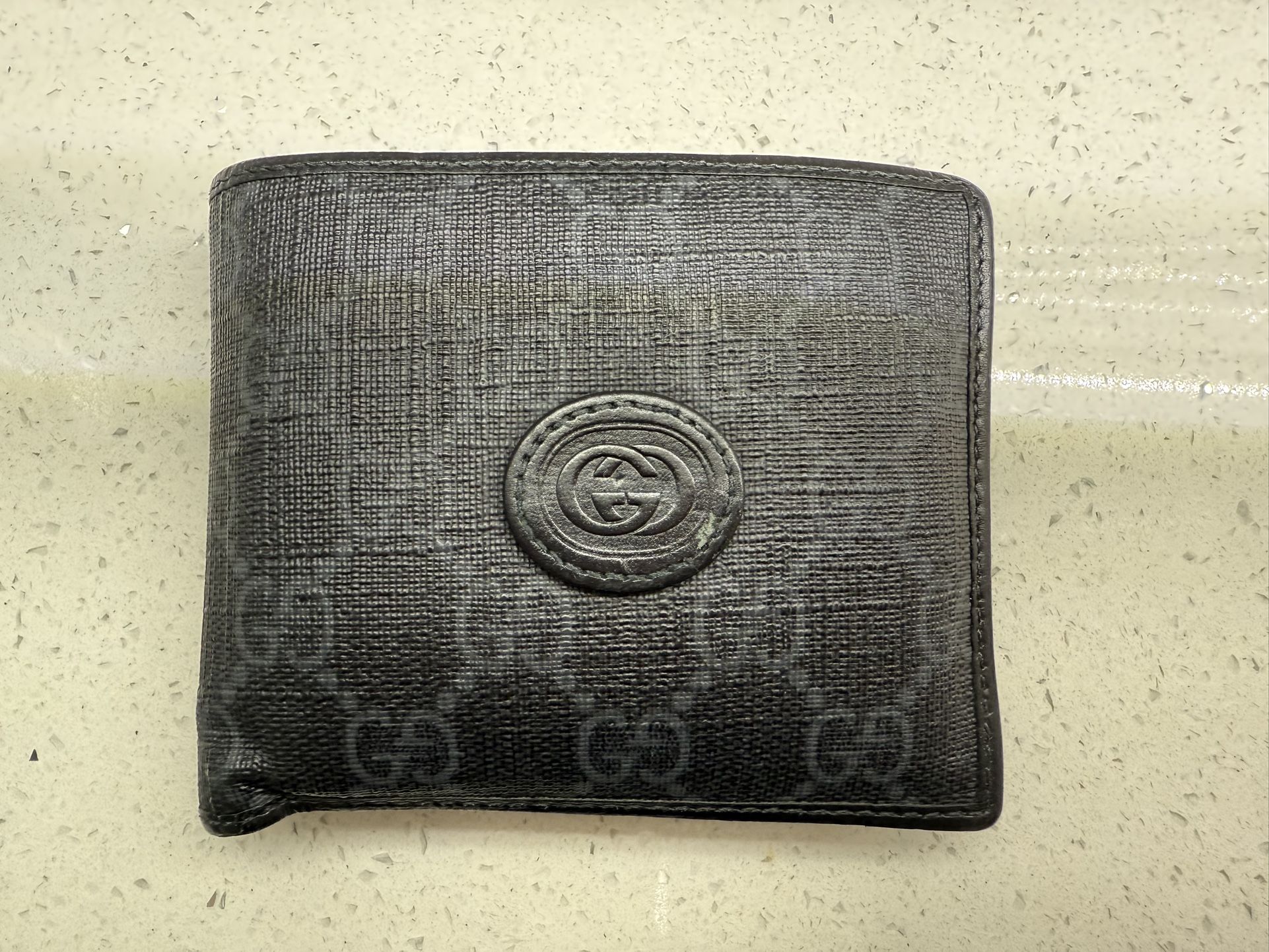 GUCCI GG SUPREME BI FOLD WALLET